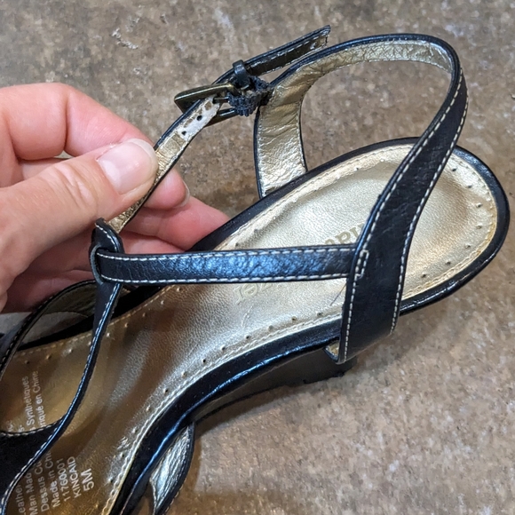 Naturalizer black leather ankle t- strap wedge sandals size 5M. - Picture 2 of 6